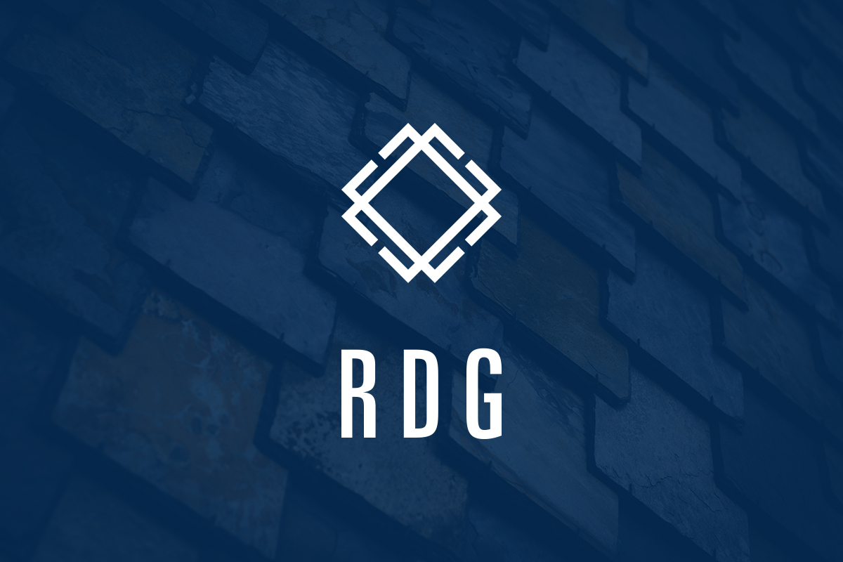 Il logo disegnato per RDG; qui è utilizzato in “negativo” (logo bianco su fondo scuro)