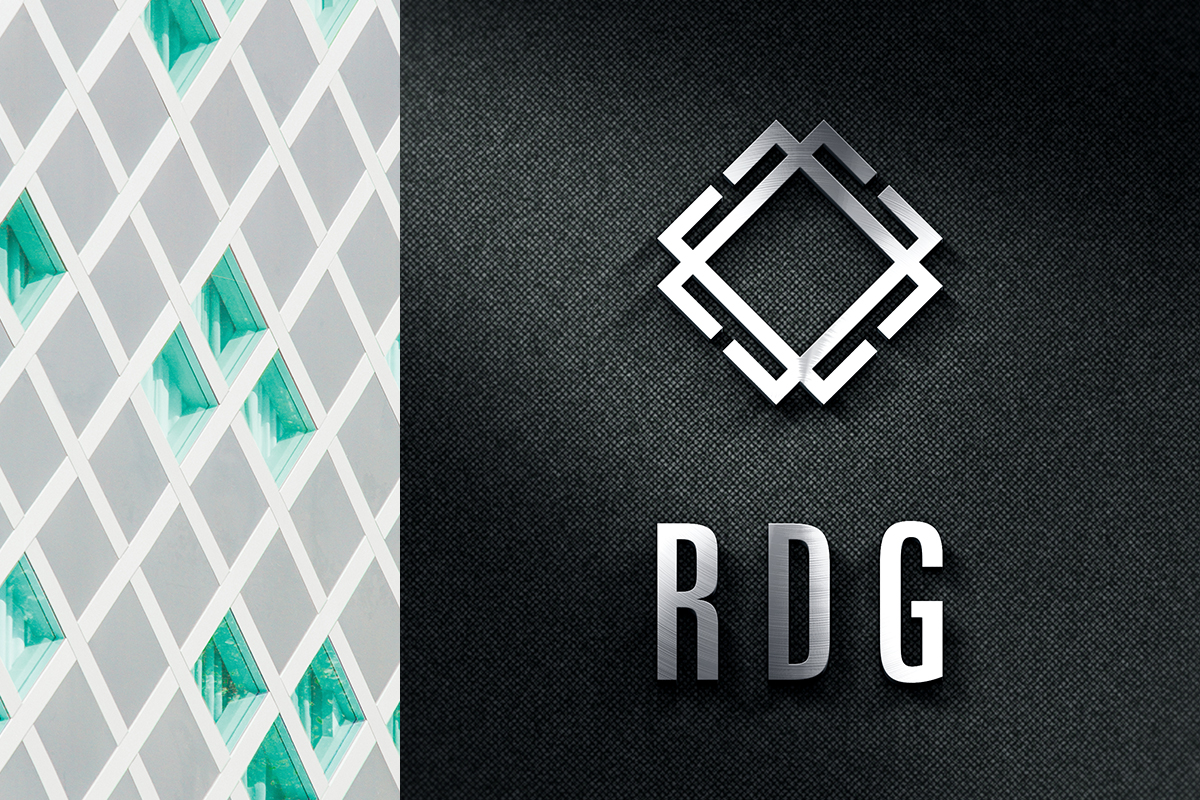 A sinistra, un richiamo alla struttura geometrica del logo di RDG; a destra, il logo ricavato da una lastra di metallo