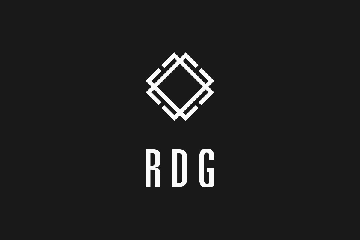 Il logo disegnato per RDG; qui nella versione in bianco e nero (logo bianco su fondo nero)