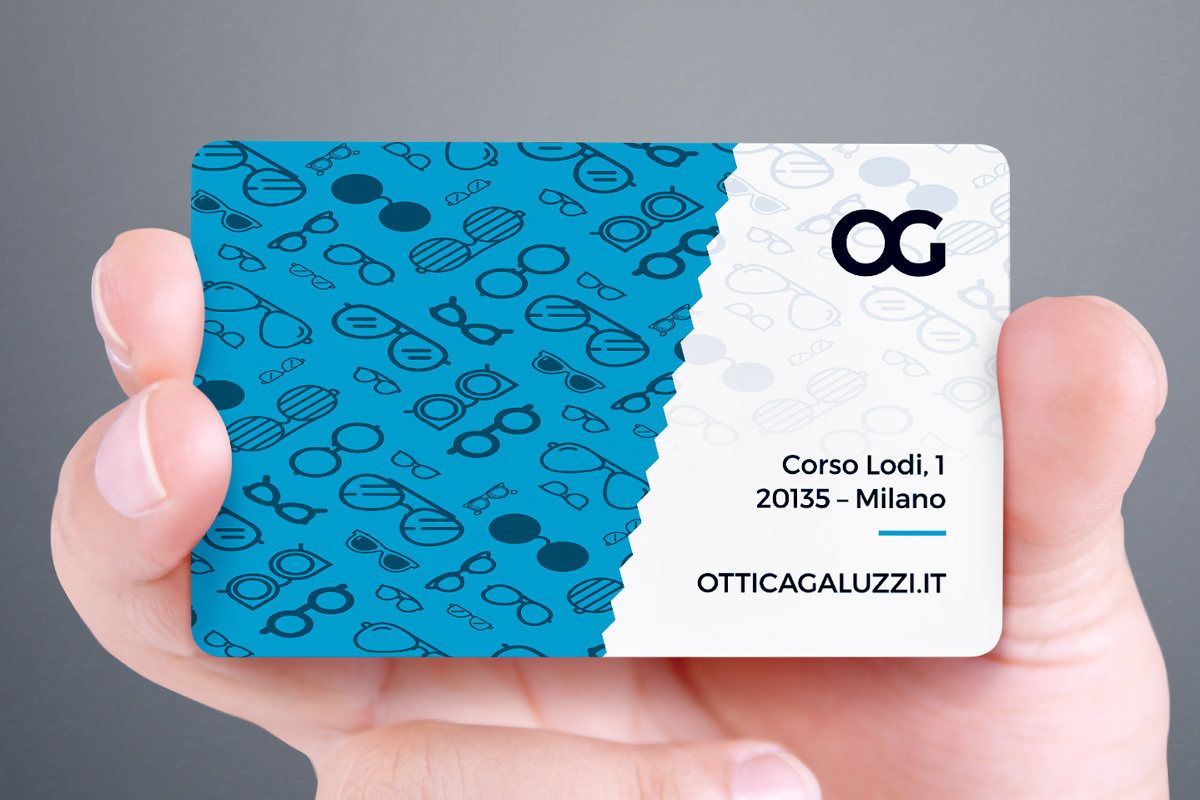 La gift card disegnata per Ottica Galuzzi; qui viene mostrato il retro della card, nella versione blu da 50€