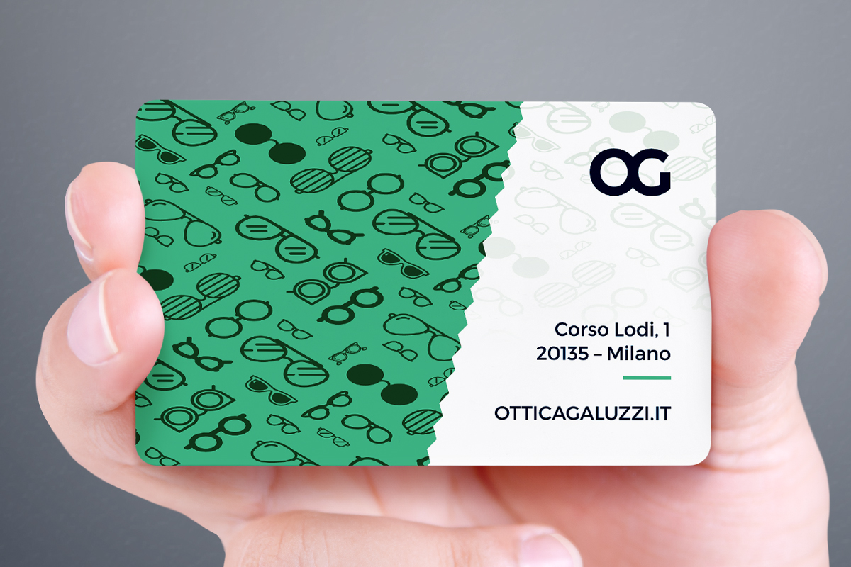 La gift card disegnata per Ottica Galuzzi; qui viene mostrato il retro della card, nella versione verde da 25€